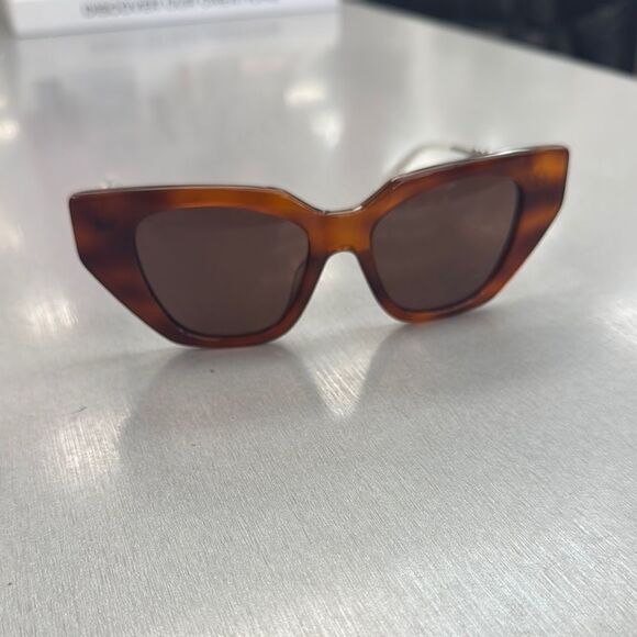 Gucci  Sunglasses🌸 - Picture 1 of 5